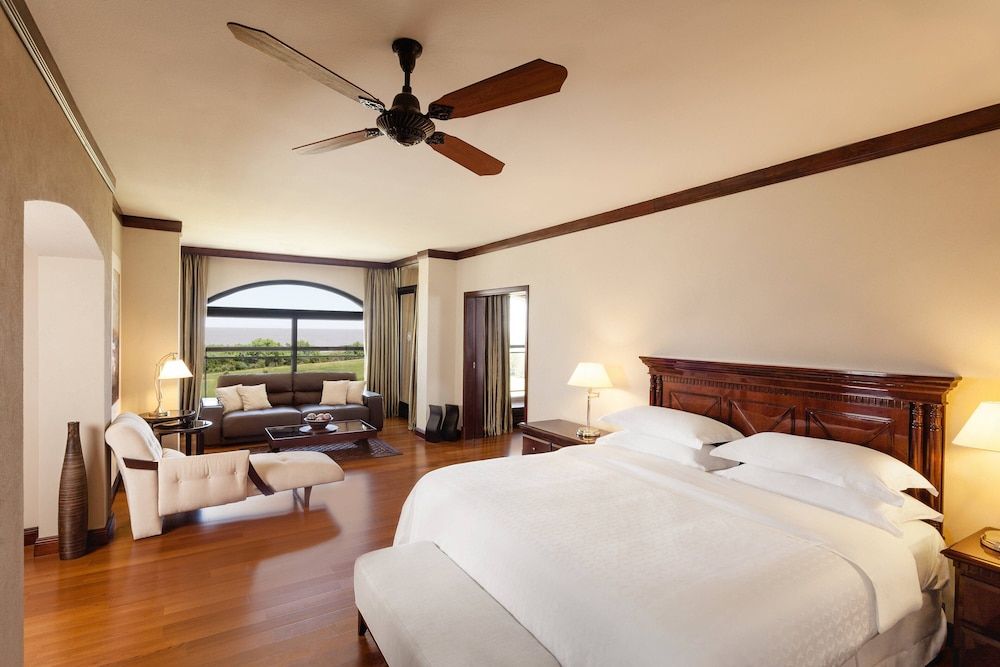 Suite, 1 King Bed, Balcony, River View