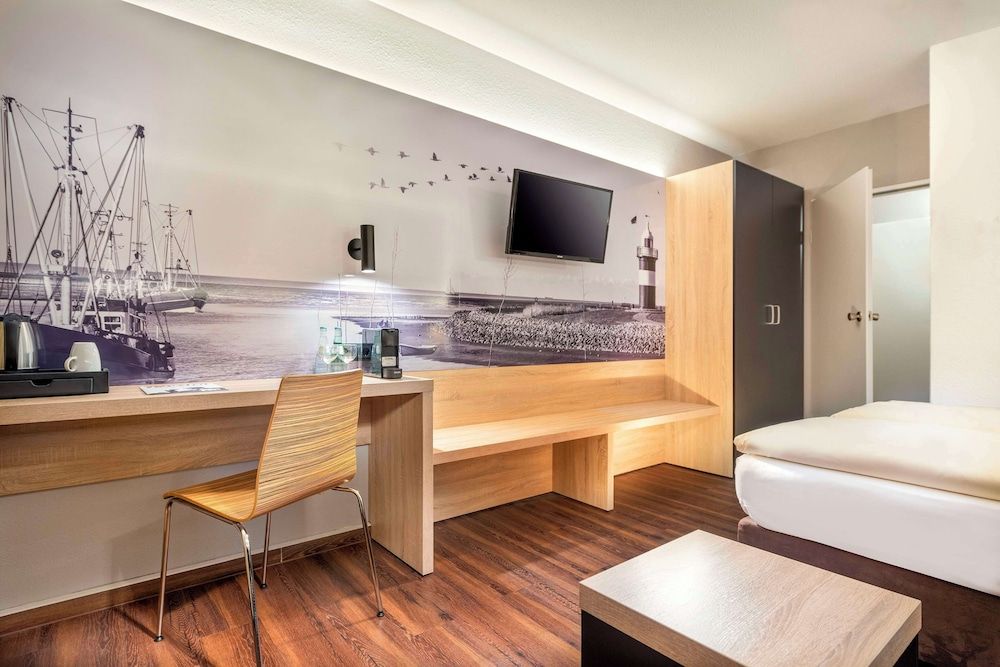 Standard Room, 1 Queen Bed (Business)