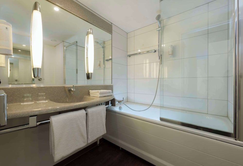 Standard Room, 1 Queen Bed