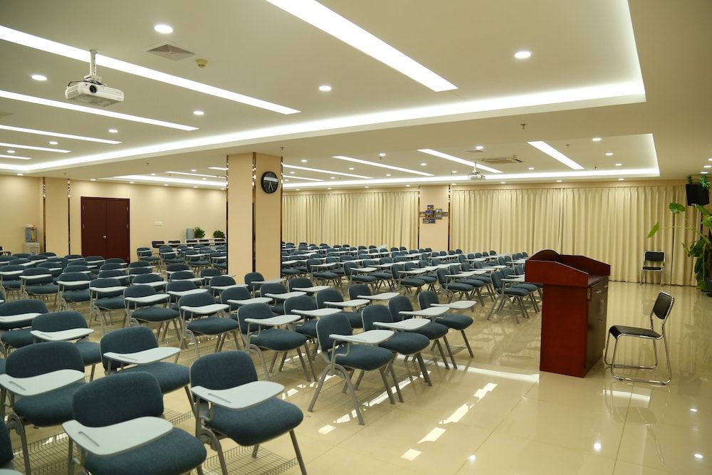 undefined GreenTree Inn Beijing Guangmingqiao Express Apartment Hotel 9