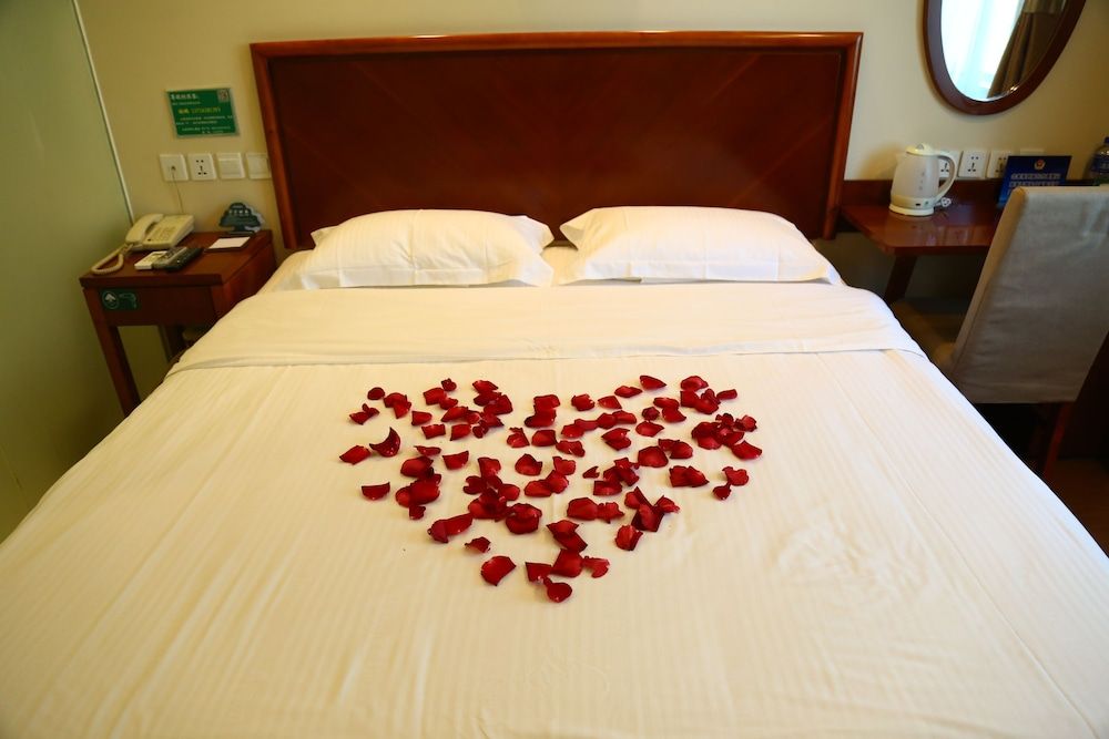 undefined GreenTree Inn Beijing Guangmingqiao Express Apartment Hotel 3