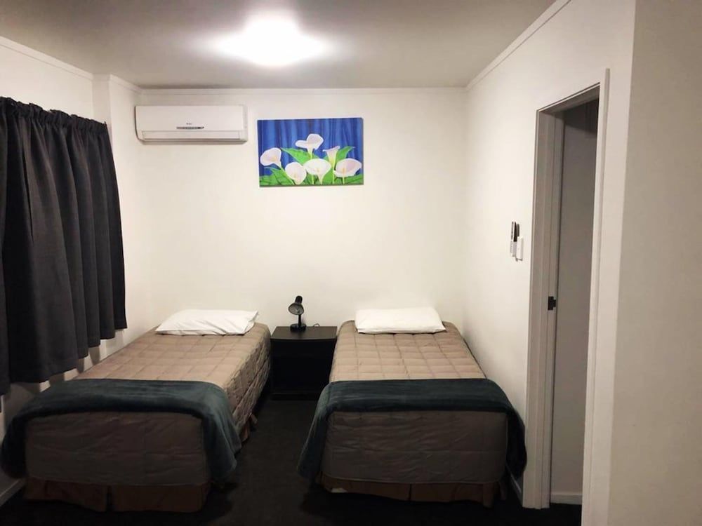 Grosvenor Motor Inn Family Apartment, 1 Bedroom 2