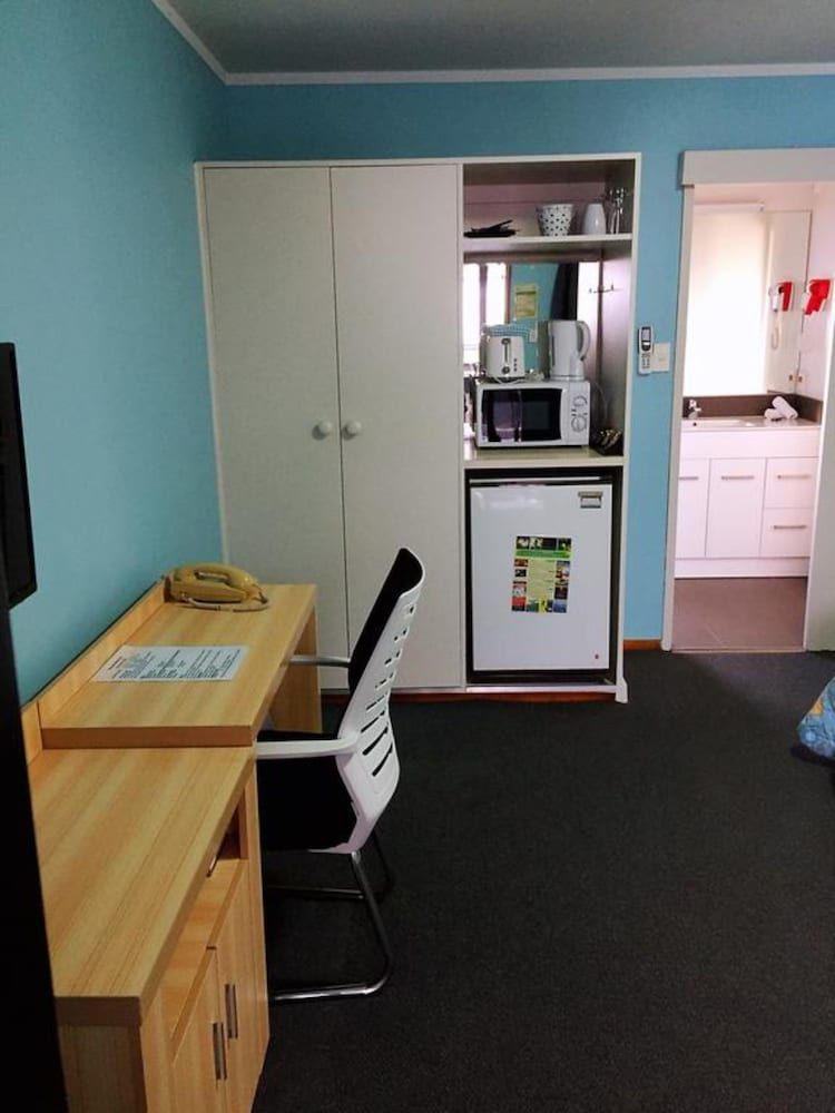 Grosvenor Motor Inn Design Studio 8