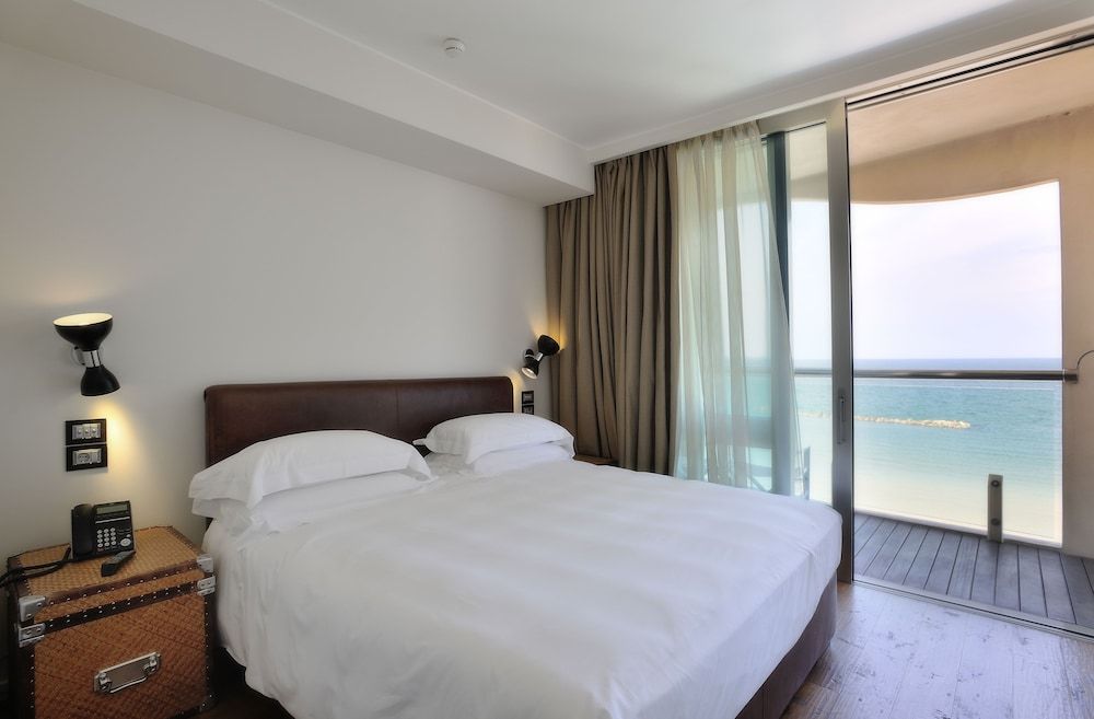 Junior Suite, 1 Queen Bed with Sofa bed, Non Smoking, Sea View (beach facilities included)