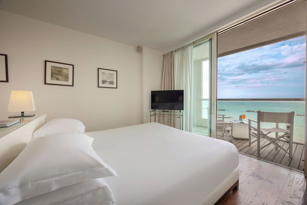 Junior Suite, 1 Queen Bed with Sofa bed, Non Smoking, Sea View (beach facilities included)