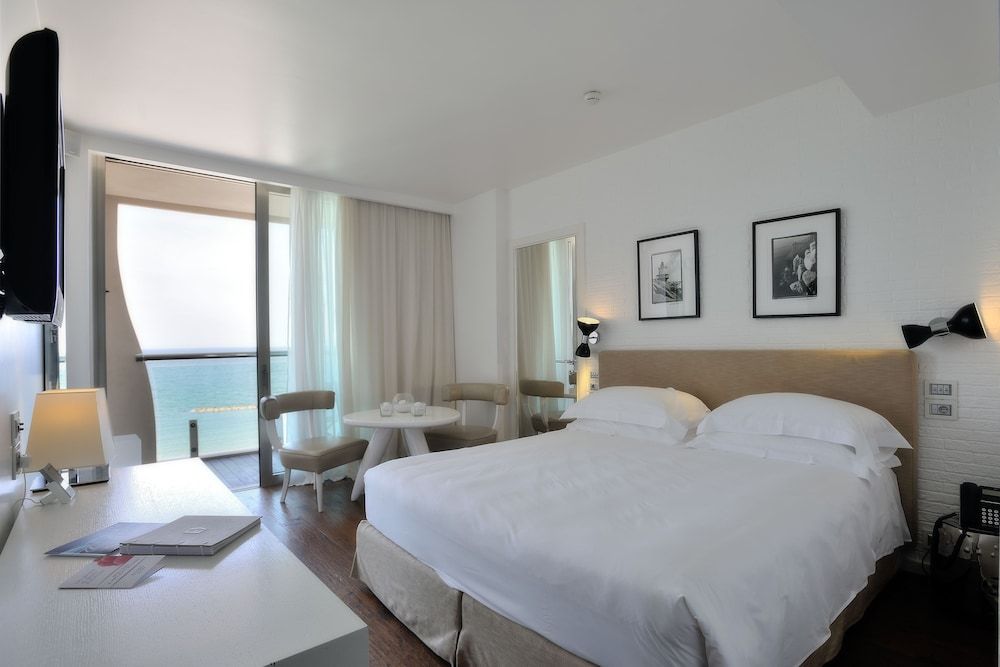 Deluxe Double or Twin Room, Non Smoking, City View, beach facilities included