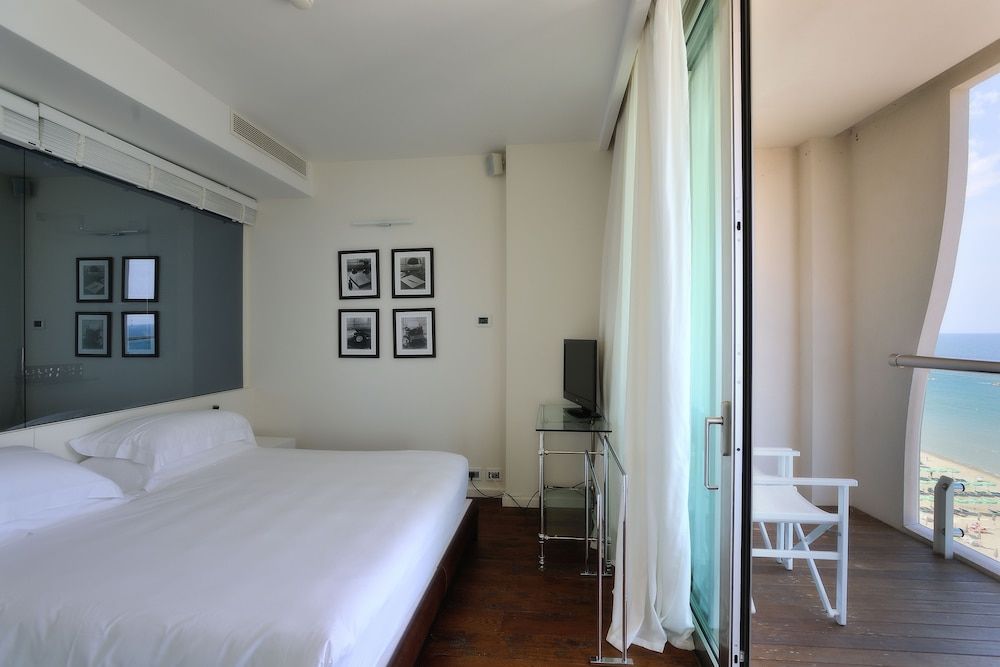 Superior Suite, 1 Queen Bed with Sofa bed, Non Smoking, Sea View
