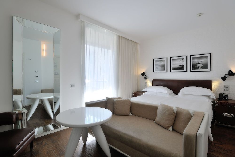 Deluxe Double Room (beach facilities included)