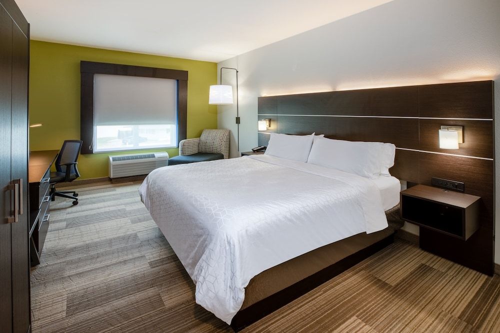 Standard Room, 1 King Bed