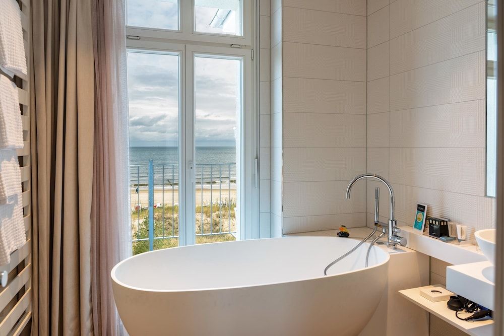 SEETELHOTEL Strandhotel Atlantic Junior Studio Suite, Oceanfront 9