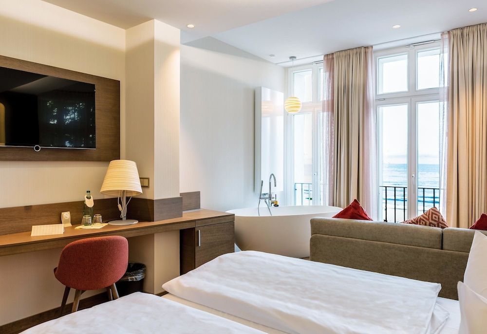 SEETELHOTEL Strandhotel Atlantic Junior Studio Suite, Oceanfront 2