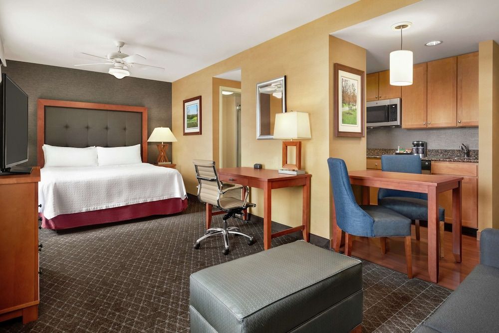 Premium Studio, 1 King Bed, Accessible, Bathtub