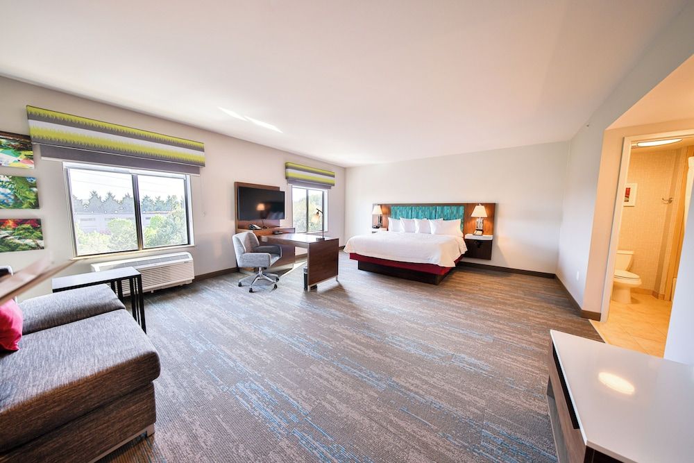 Studio Suite, One King Bed, Non-Smoking