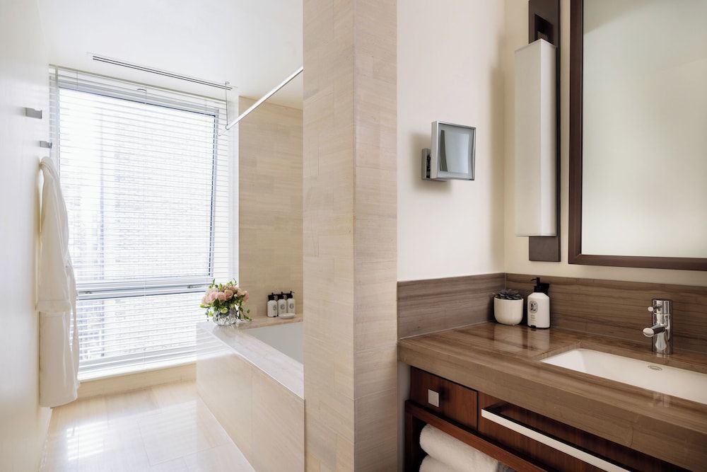 The Langham, New York, Fifth Avenue Superior King 2