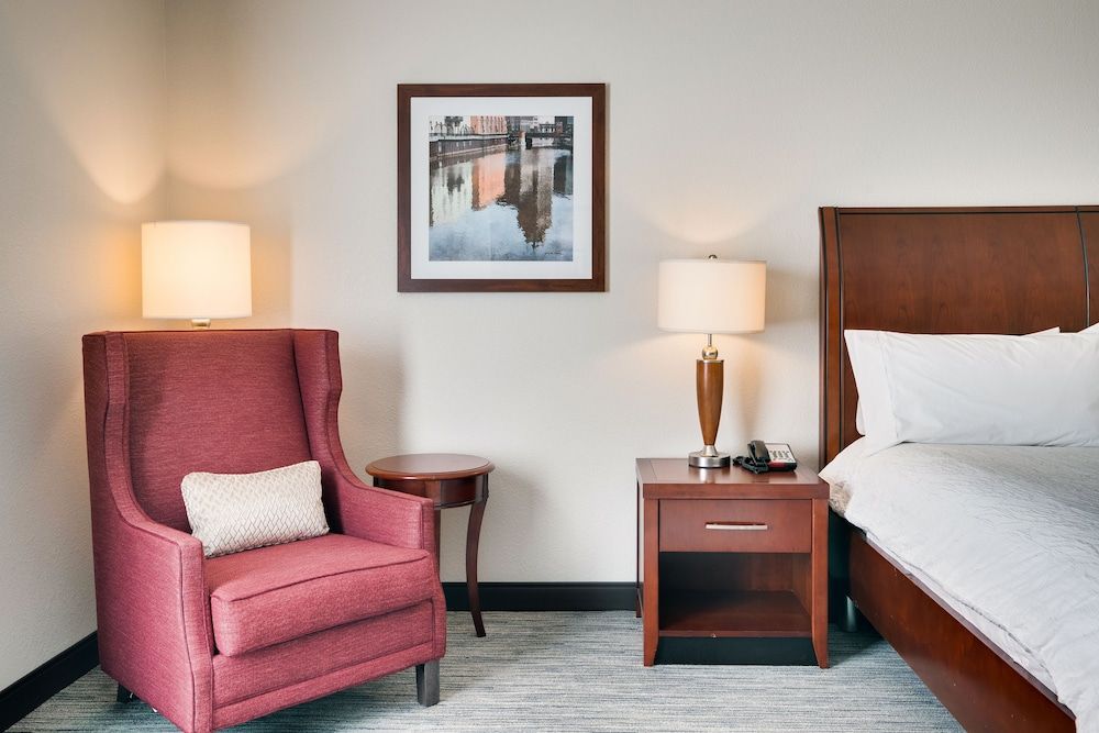 Room, 1 King Bed, Accessible, Bathtub