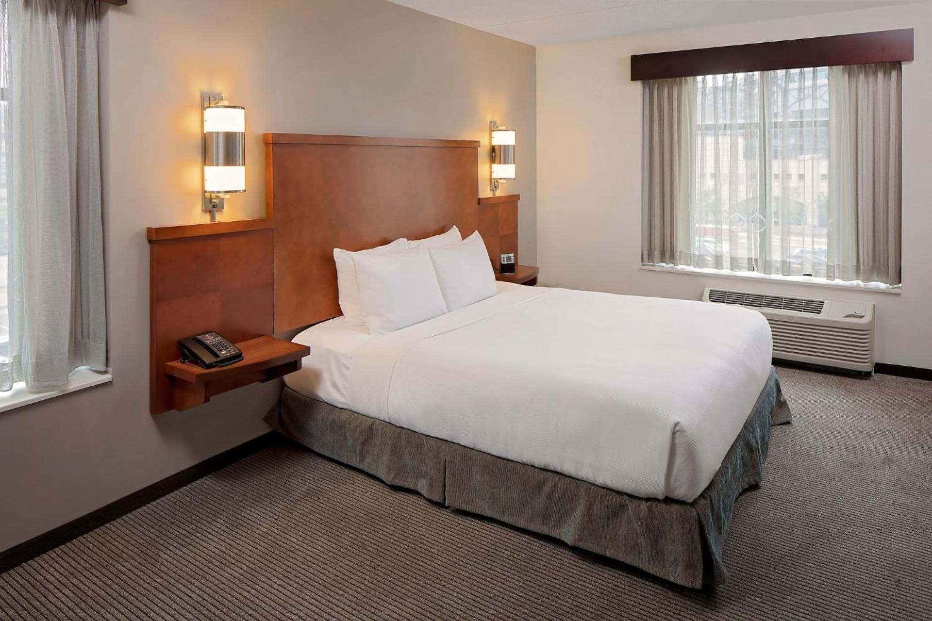 undefined Hyatt Place Pittsburgh-North Shore 7