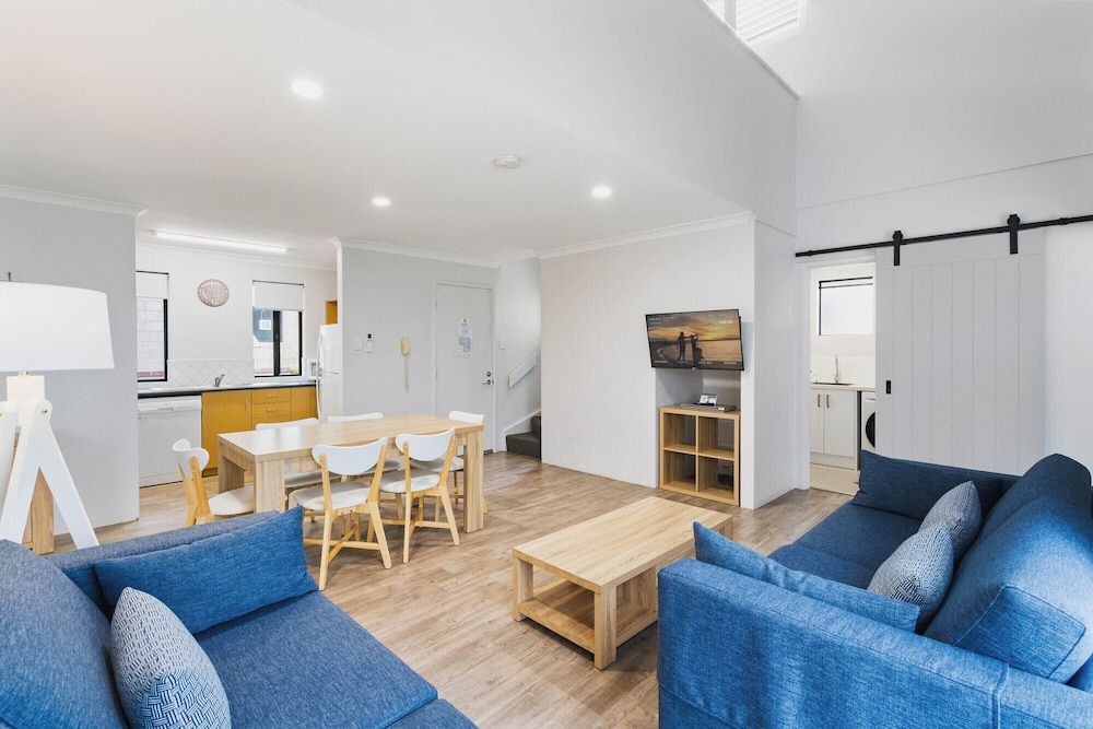 Amalfi Resort Deluxe Villa, 2 Bedrooms, Patio, Garden View 7