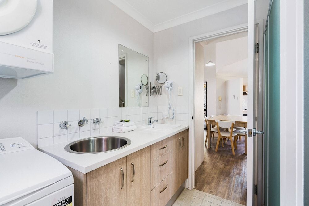 Amalfi Resort Deluxe Villa, 2 Bedrooms, Patio, Garden View 5