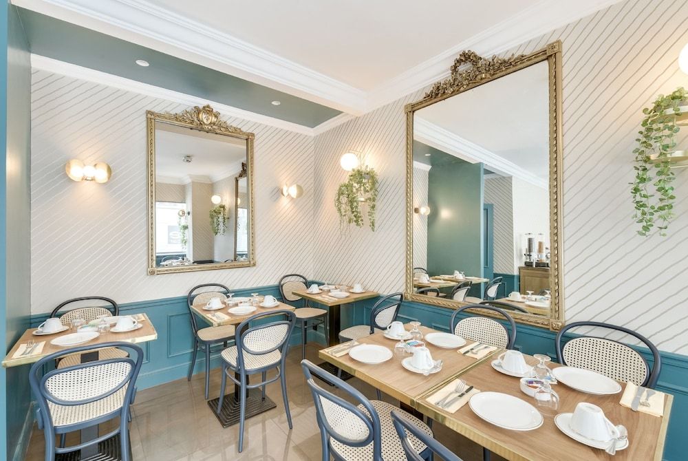 undefined Hotel Passy Eiffel 9