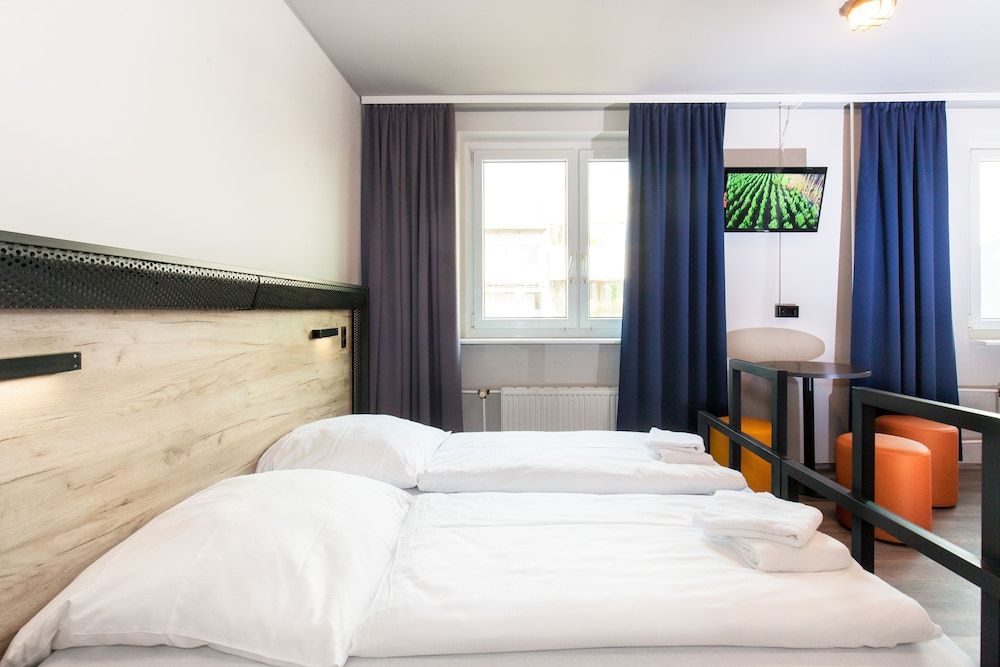 undefined a&o Berlin Hauptbahnhof 3