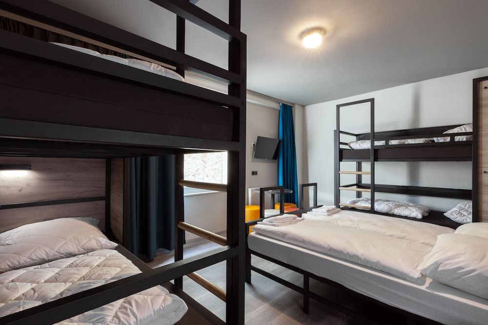 undefined a&o Berlin Hauptbahnhof 8