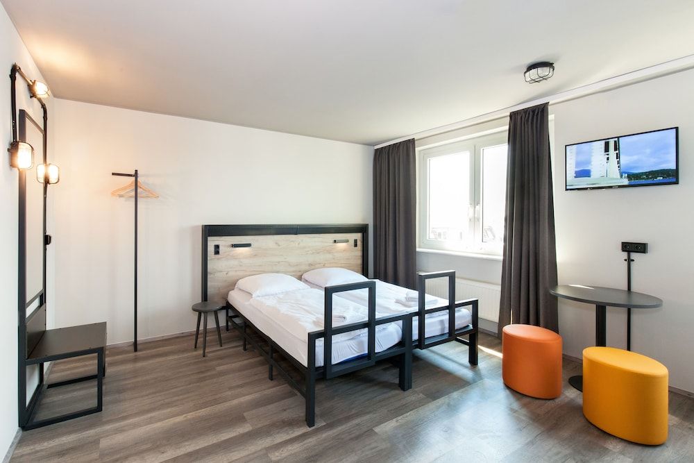 a&o Berlin Hauptbahnhof Twin Room 3