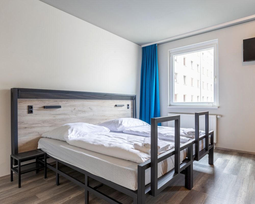 undefined a&o Berlin Hauptbahnhof 5