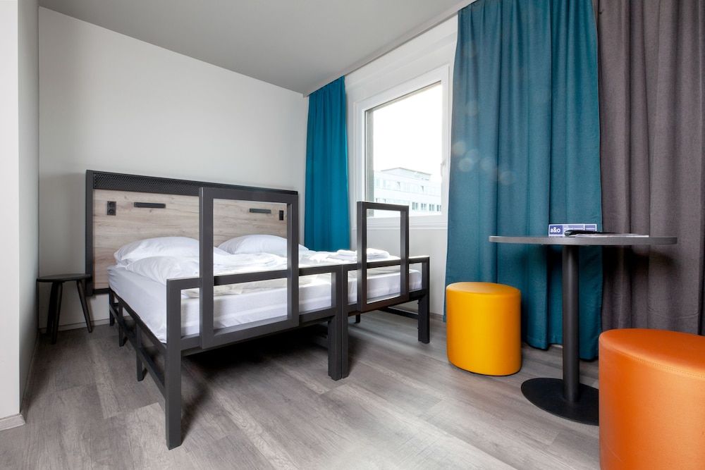 a&o Berlin Hauptbahnhof Twin Room 4