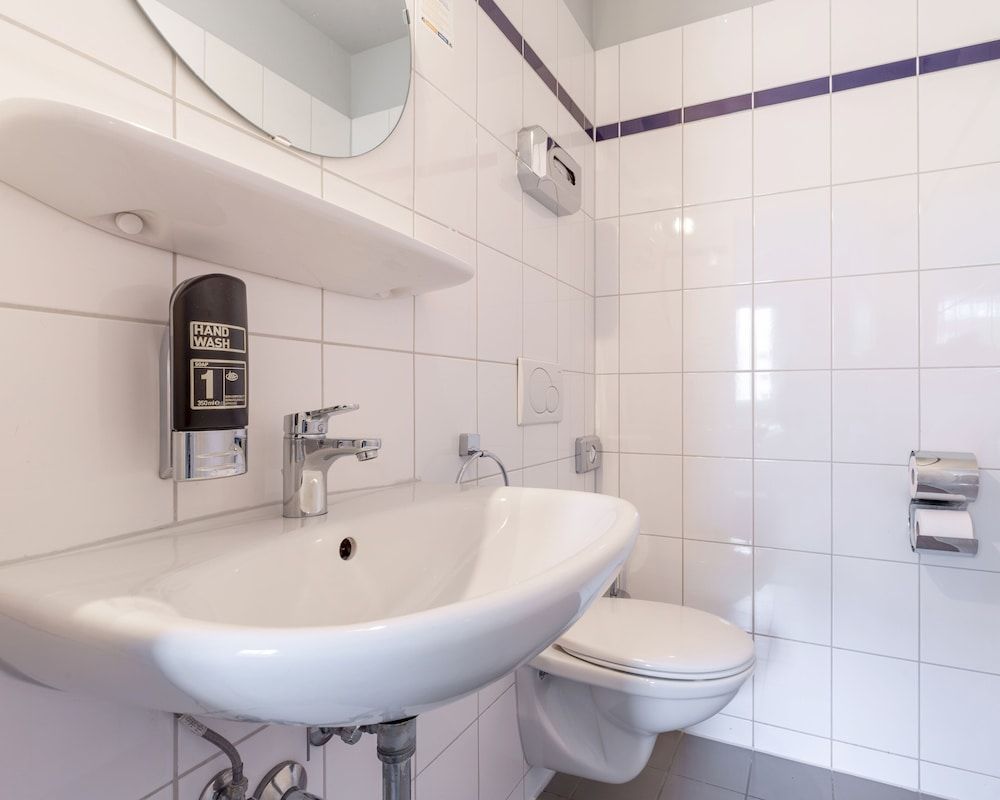 a&o Berlin Hauptbahnhof Twin Room 11