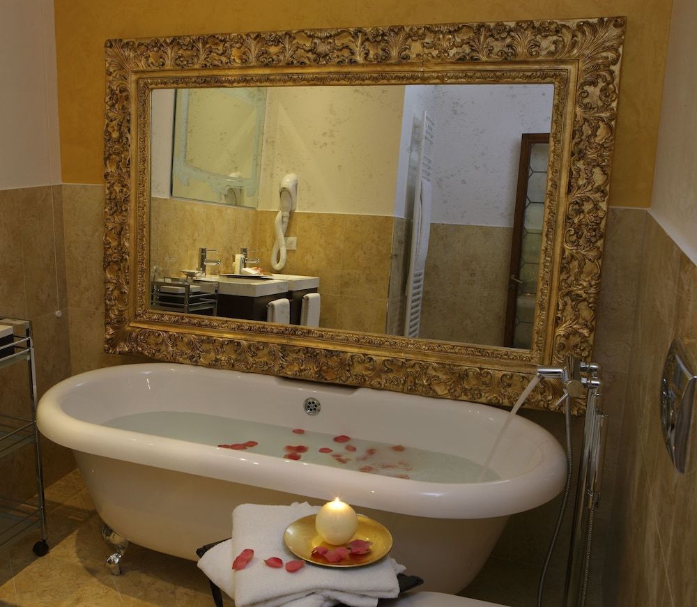 Ad Place Suite, Canal View 8