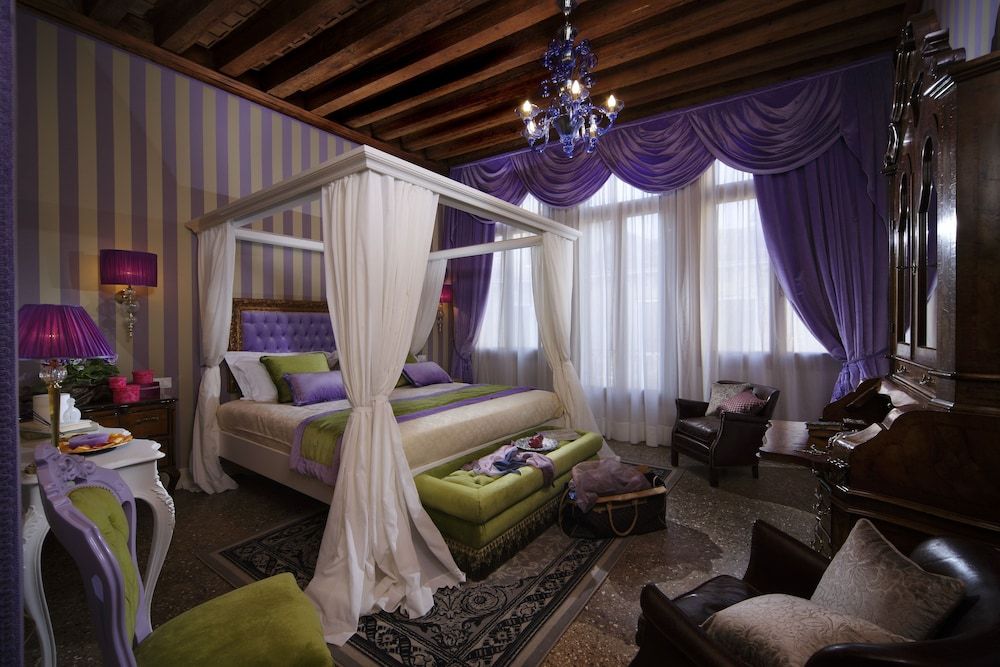 Ad Place Superior Room, 1 King Bed, Canal View