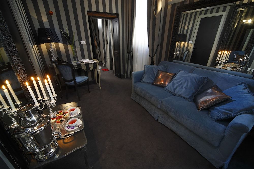 undefined Ad Place 8