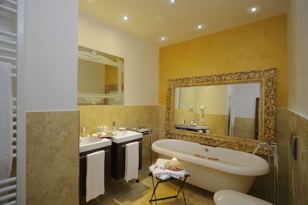 Ad Place Suite, Canal View 7