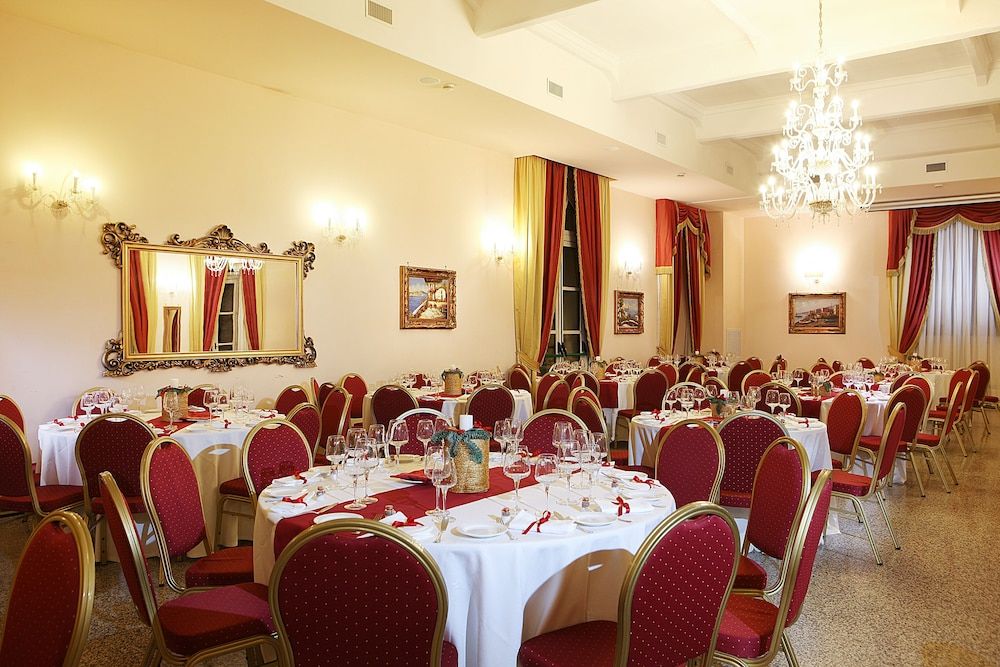 undefined Grand Hotel Capodimonte 10