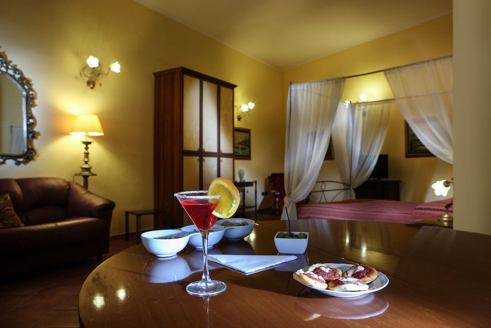 undefined Grand Hotel Capodimonte 4