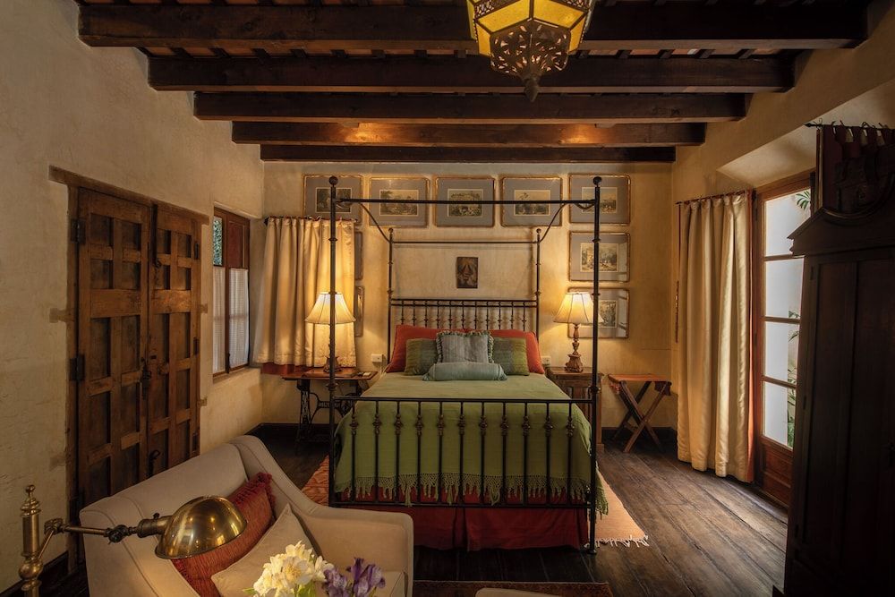 Suite, 1 Queen Bed, Fireplace