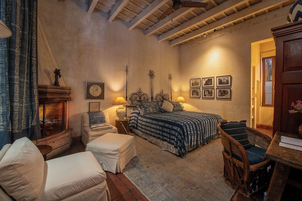 Junior Suite, 1 King Bed, Non Smoking, Fireplace
