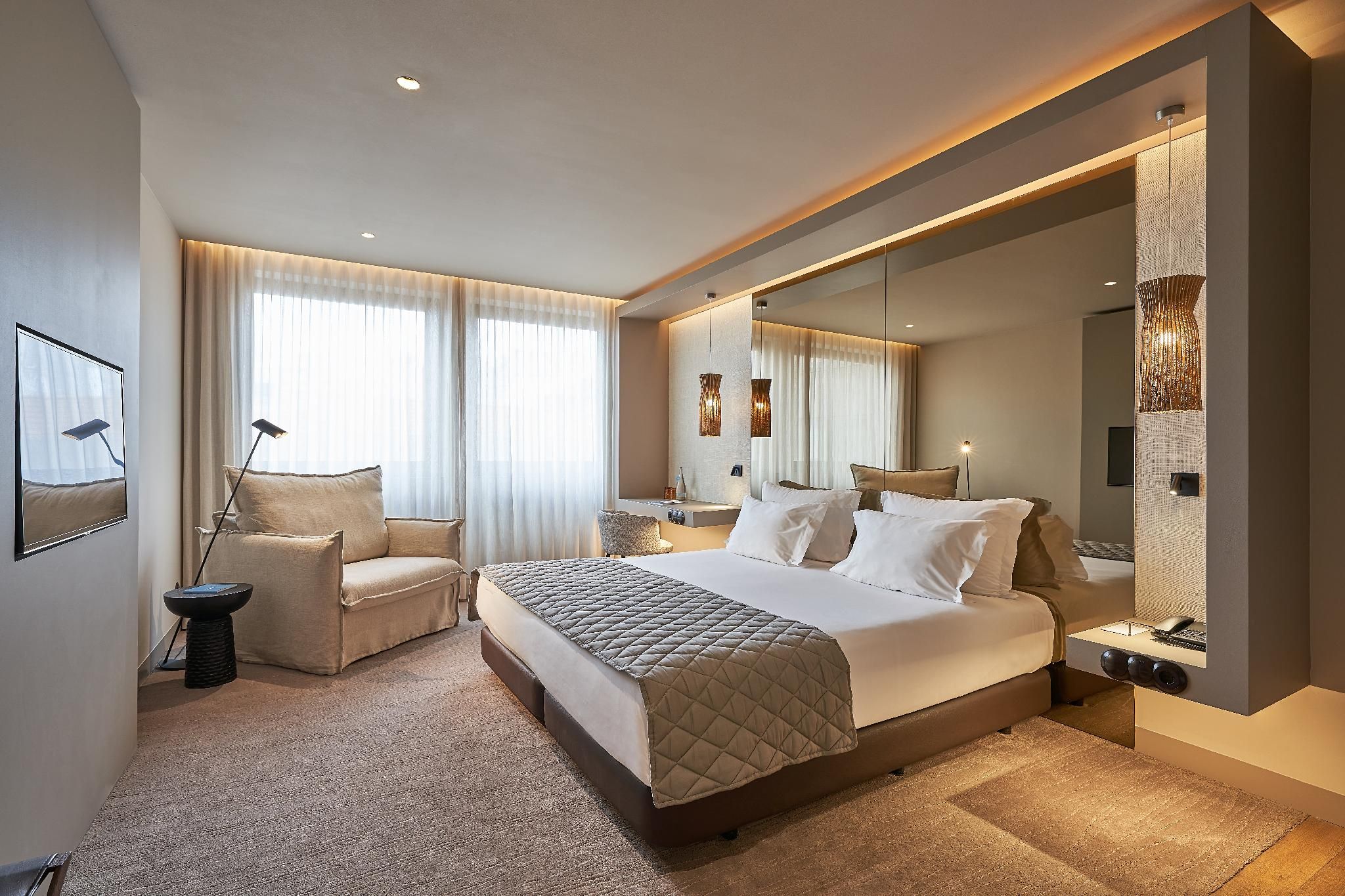Tribune Room for 1 Adult