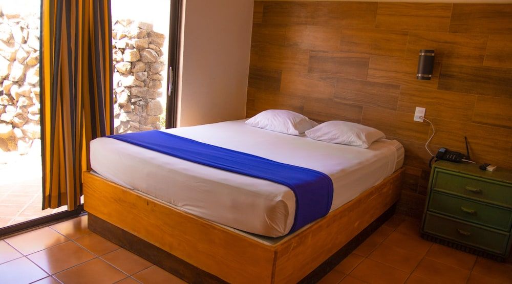 Standard Room, 1 Queen Bed
