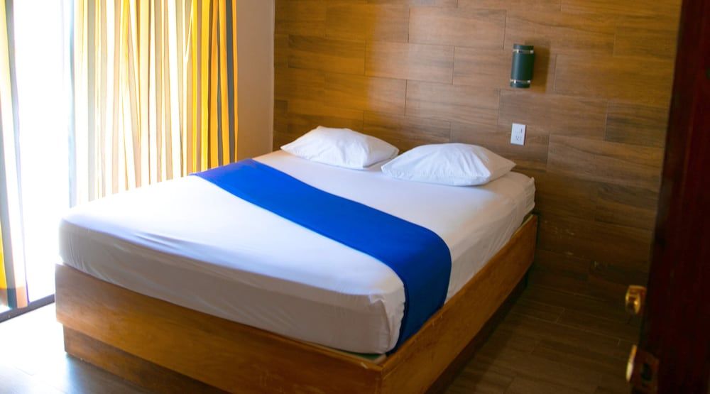 Standard Room, 1 Queen Bed