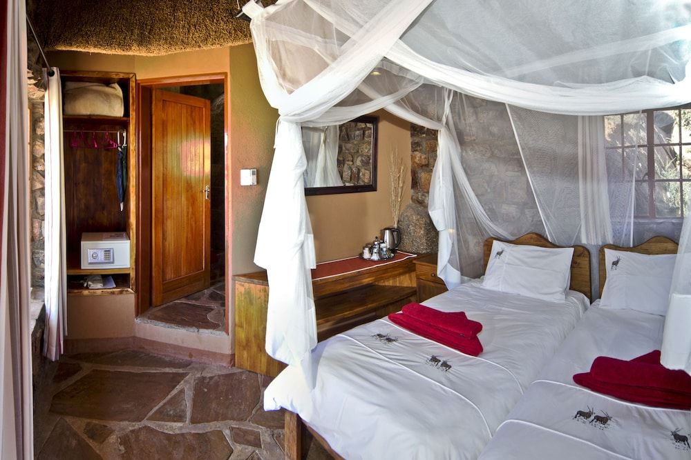 Canyon Lodge Standard Twin Room 5