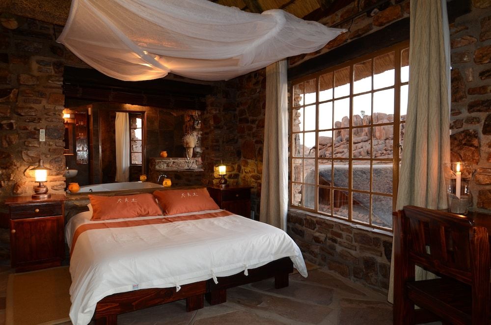 Canyon Lodge Standard Twin Room 6