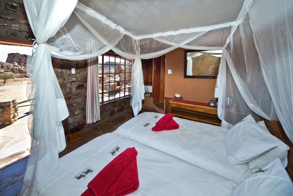 Canyon Lodge Standard Twin Room