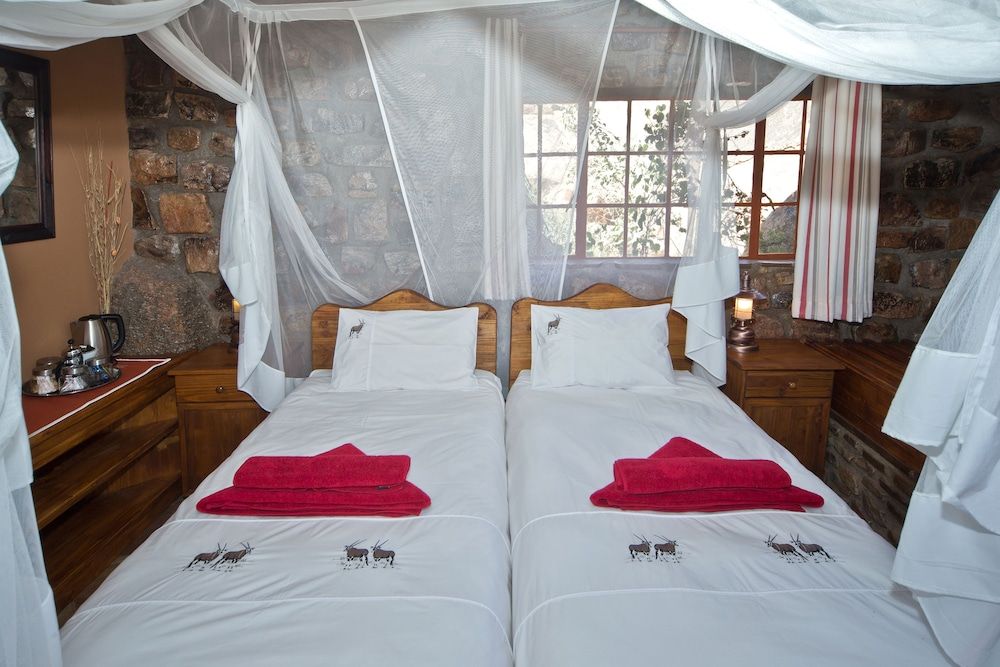 Canyon Lodge Standard Twin Room 2