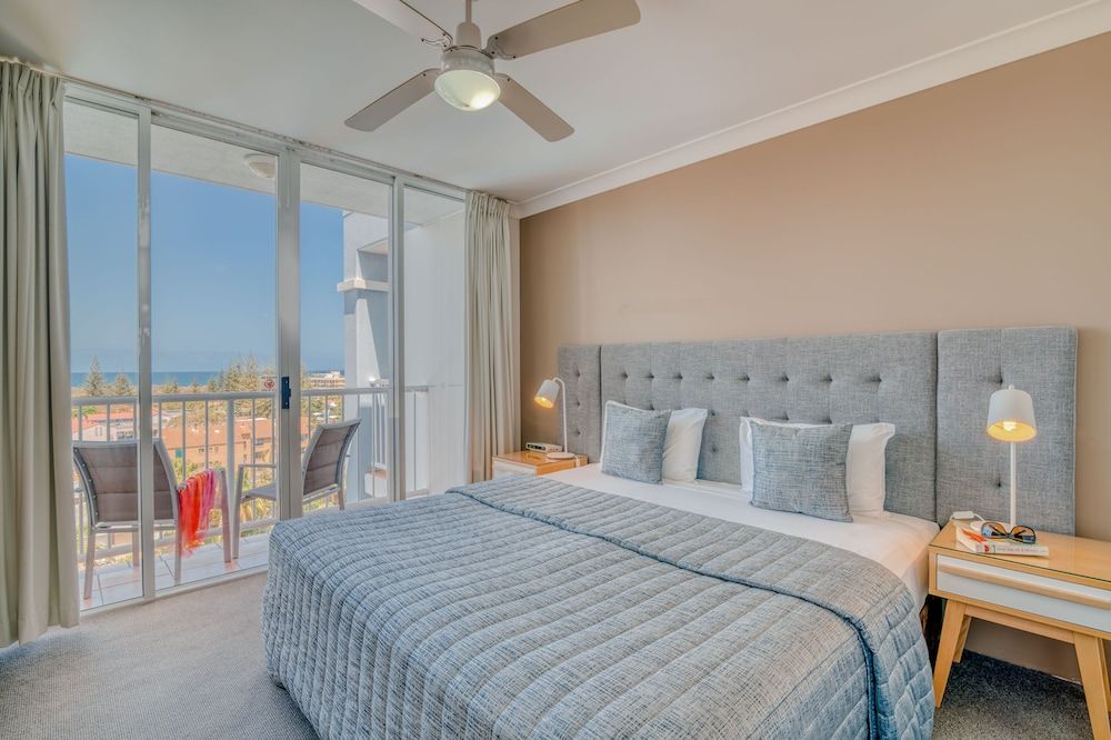 Bel Air on Broadbeach Superior Apartment, 1 Bedroom, Ocean View 2