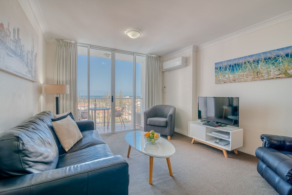 Bel Air on Broadbeach Superior Apartment, 1 Bedroom, Ocean View 4