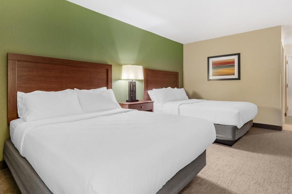 Standard Room, 2 Queen Beds, Patio, Poolside