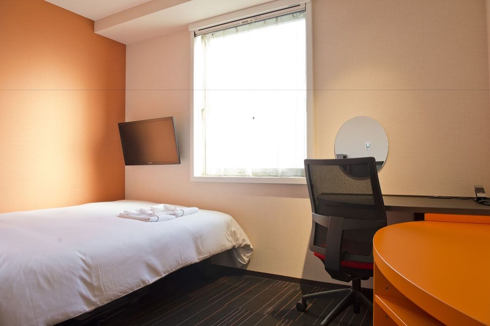 the b akasaka-mitsuke Modern Standard Double Room, Non Smoking 4