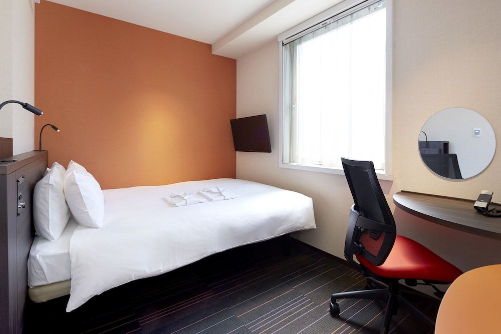 the b akasaka-mitsuke Modern Standard Double Room, Non Smoking 2