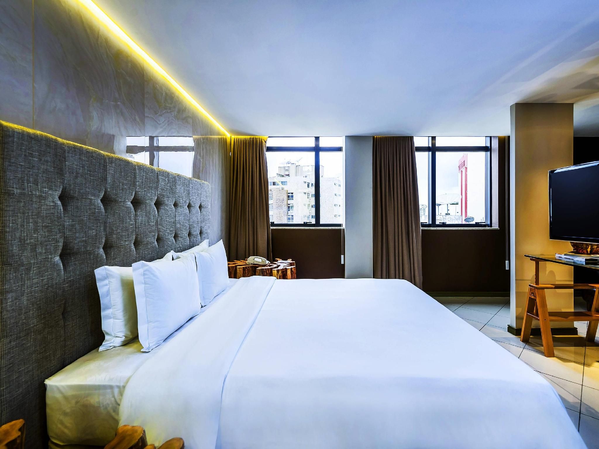 Suite 1 King Bed Deluxe